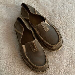 Ariat Women's Cruiser slip-on shoes in brown bomber leather
Size 7B